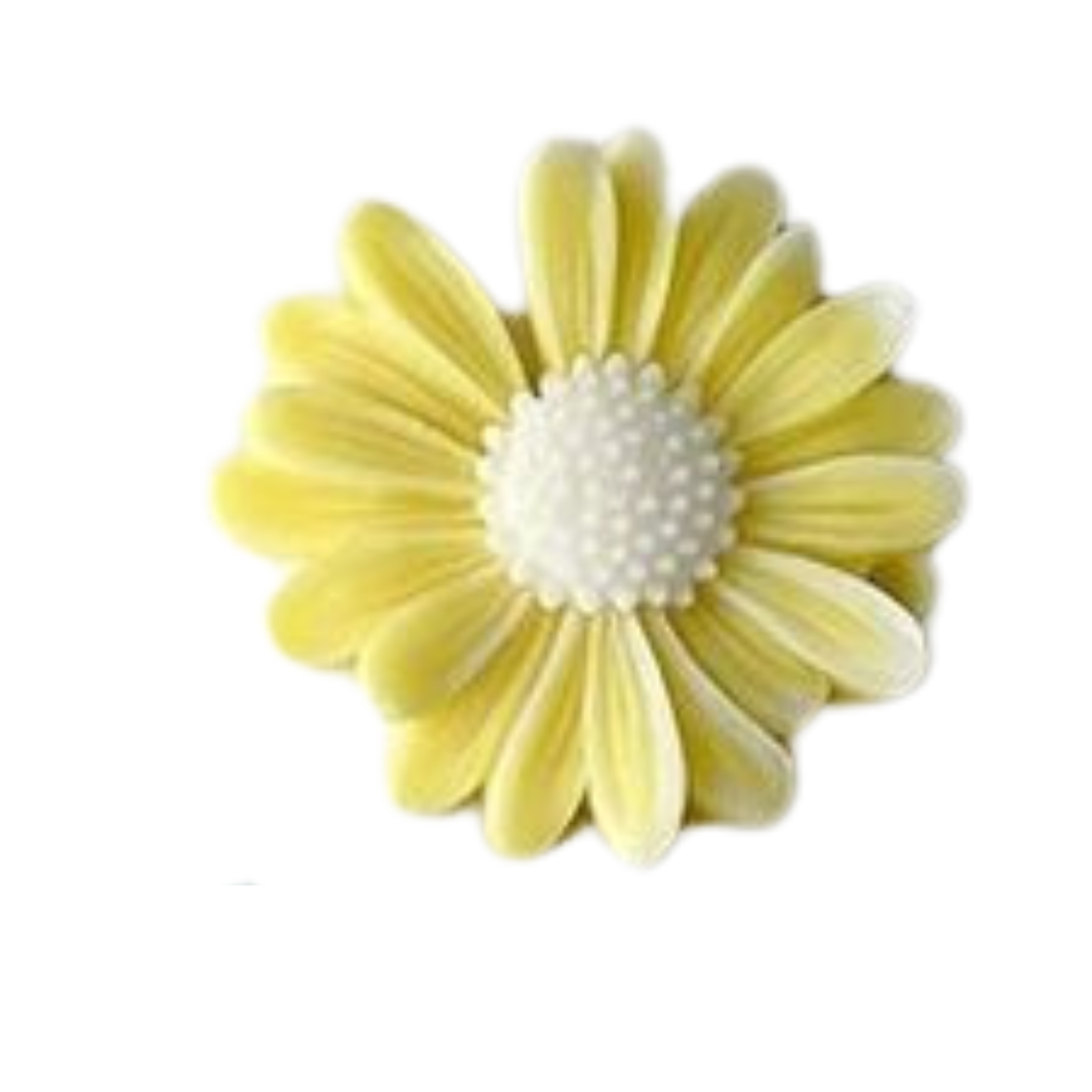 The Daisy Candle - by the Alchemist