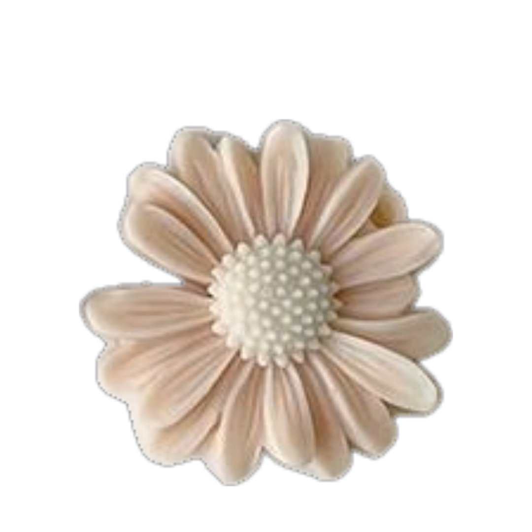 The Daisy Candle - by the Alchemist