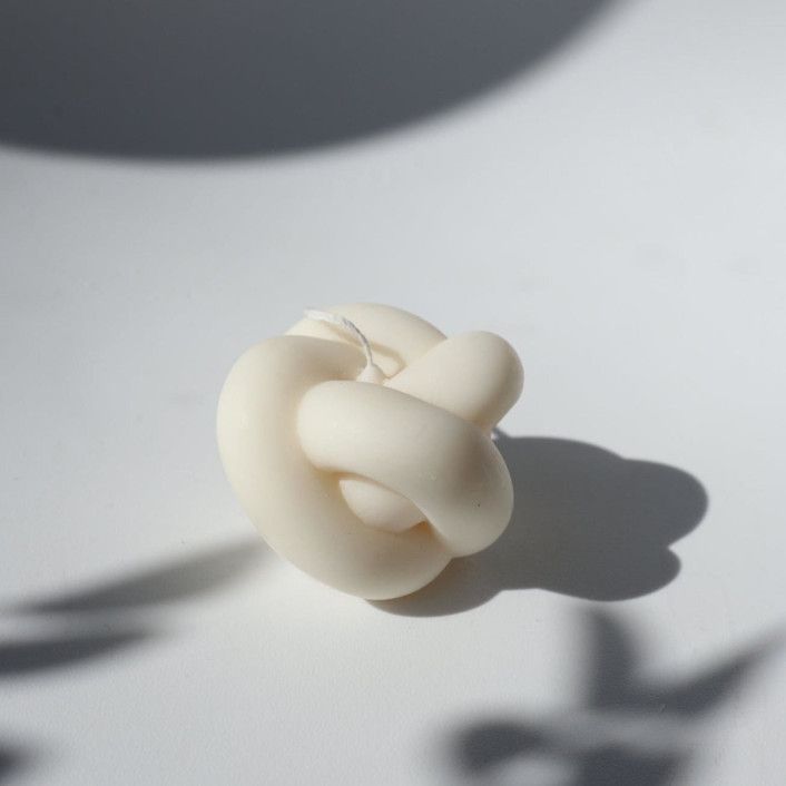 The Knot Candle - by the Alchemist