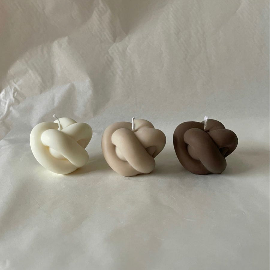 The Knot Candle - by the Alchemist